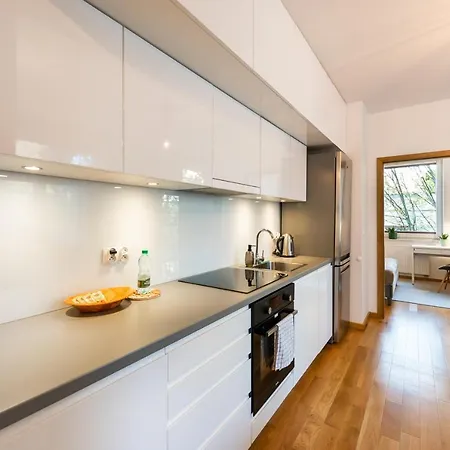 Jaktorowska Comfy By Bookinghost