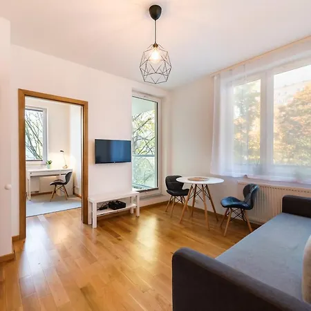 Apartment Jaktorowska Comfy By Bookinghost