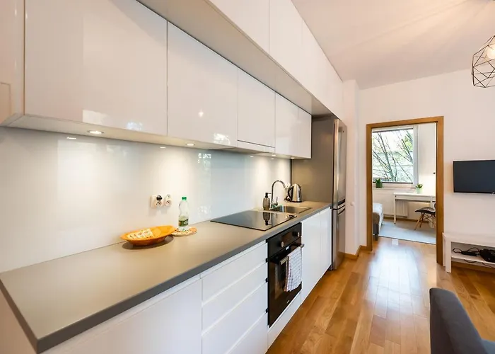 Jaktorowska Comfy By Bookinghost